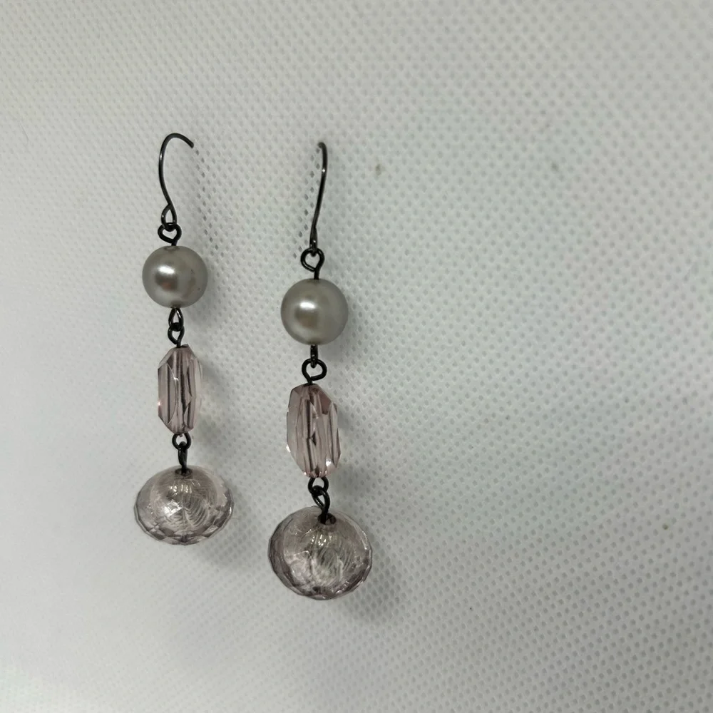 Grey Faux Pearl and Mauve Faceted Glass Bead Drop‎ Earrings Gunmetal Hooks